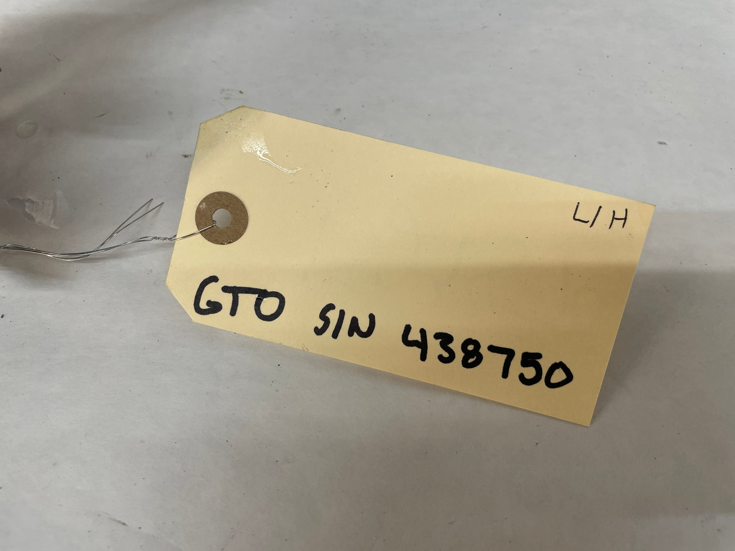 2005 Pontiac GTO LH Driver Front Suspension Spindle Knuckle Hub Lower Control Arm OEM