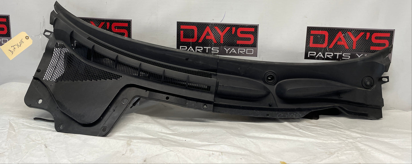 2009 Pontiac G8 Complete Windshield Wiper Cowl Grille Trim OEM - Day's Parts Yard