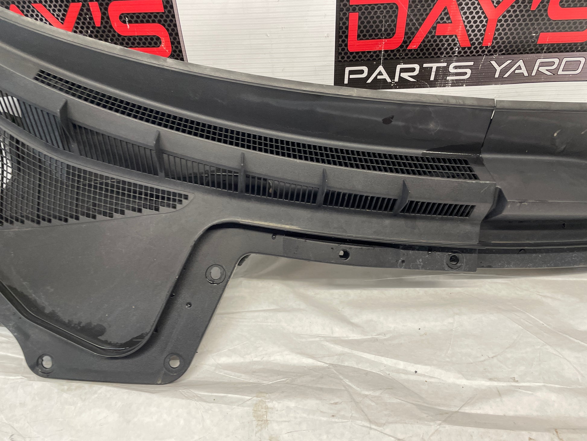 2009 Pontiac G8 Complete Windshield Wiper Cowl Grille Trim OEM - Day's Parts Yard