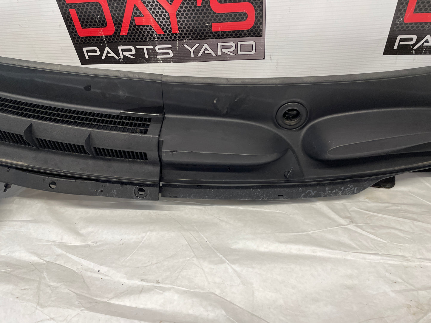 2009 Pontiac G8 Complete Windshield Wiper Cowl Grille Trim OEM - Day's Parts Yard