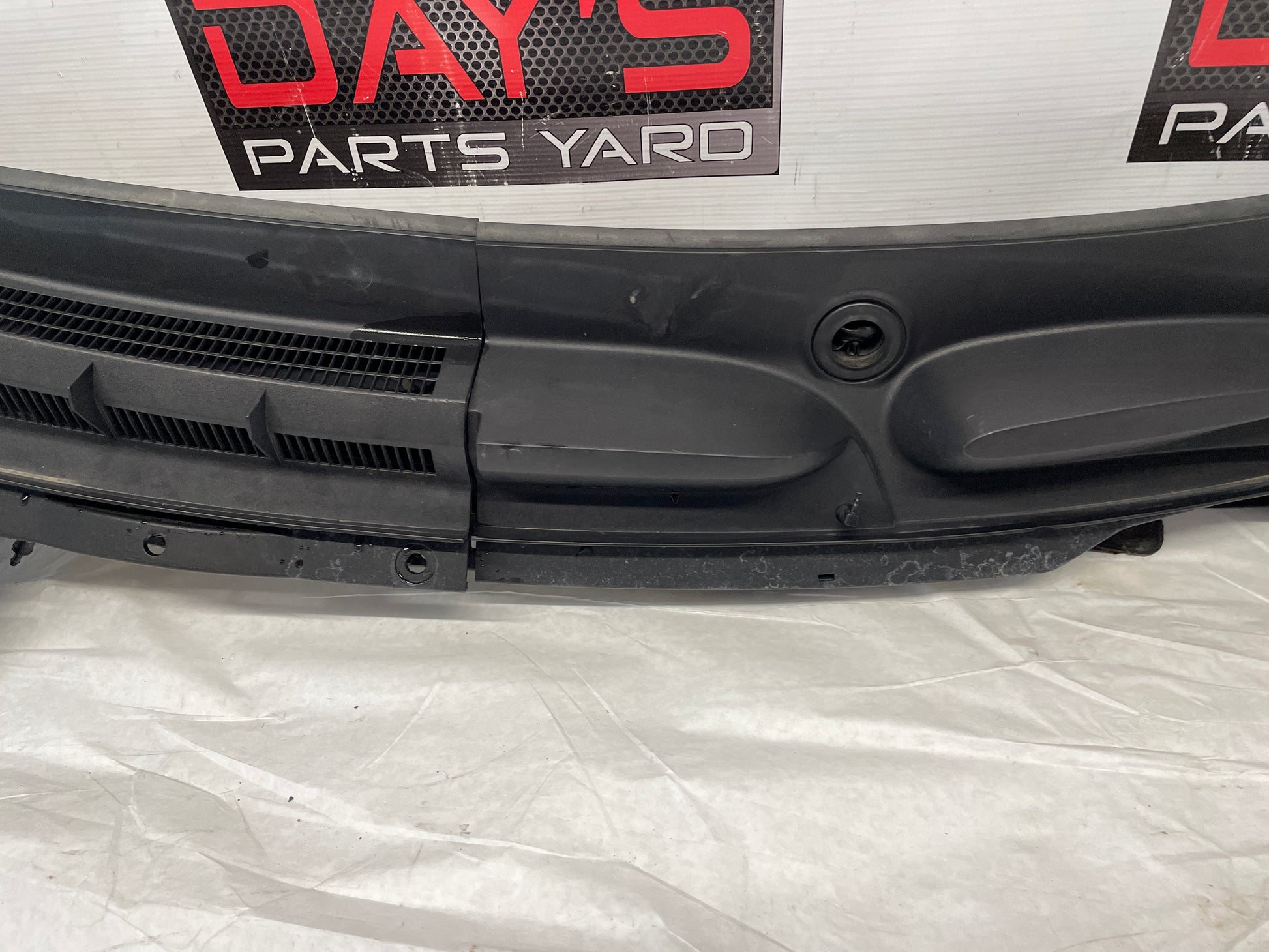2009 Pontiac G8 Complete Windshield Wiper Cowl Grille Trim OEM - Day's Parts Yard