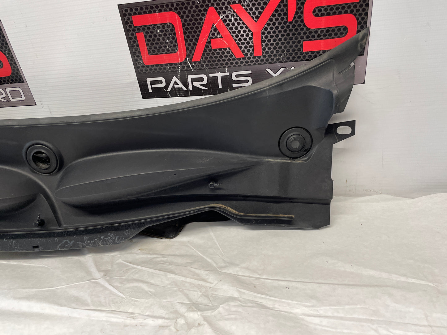 2009 Pontiac G8 Complete Windshield Wiper Cowl Grille Trim OEM - Day's Parts Yard