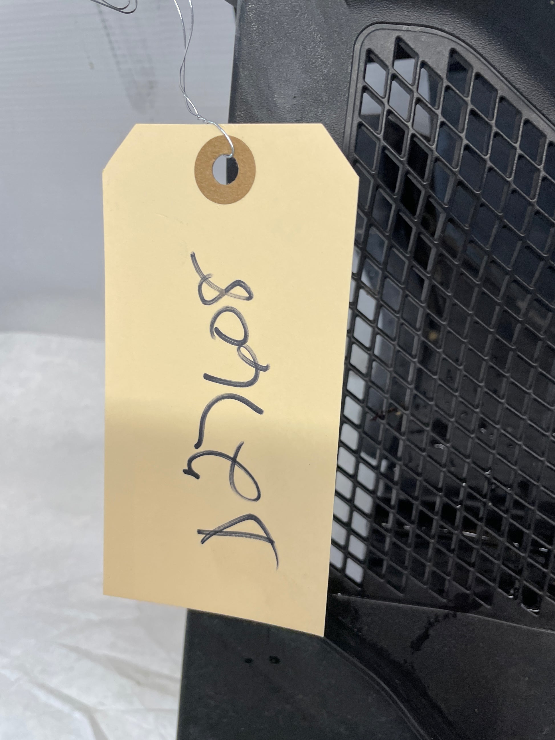 2009 Pontiac G8 Complete Windshield Wiper Cowl Grille Trim OEM - Day's Parts Yard