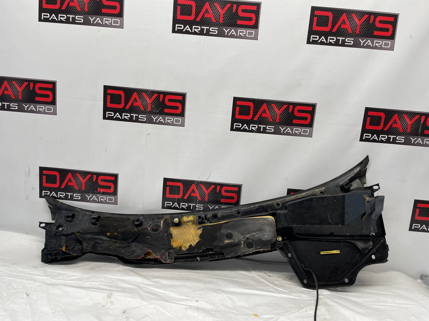 2009 Pontiac G8 Complete Windshield Wiper Cowl Grille Trim OEM - Day's Parts Yard