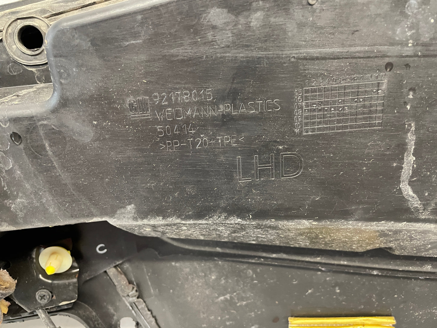 2009 Pontiac G8 Complete Windshield Wiper Cowl Grille Trim OEM - Day's Parts Yard