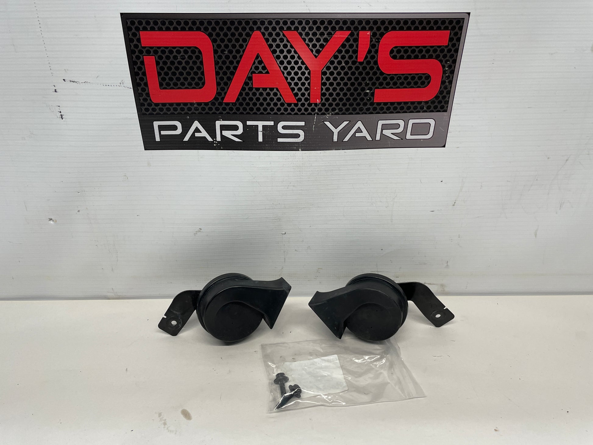 2015 Chevy SS Sedan High & Low Horns w/ Brackets OEM - Day's Parts Yard