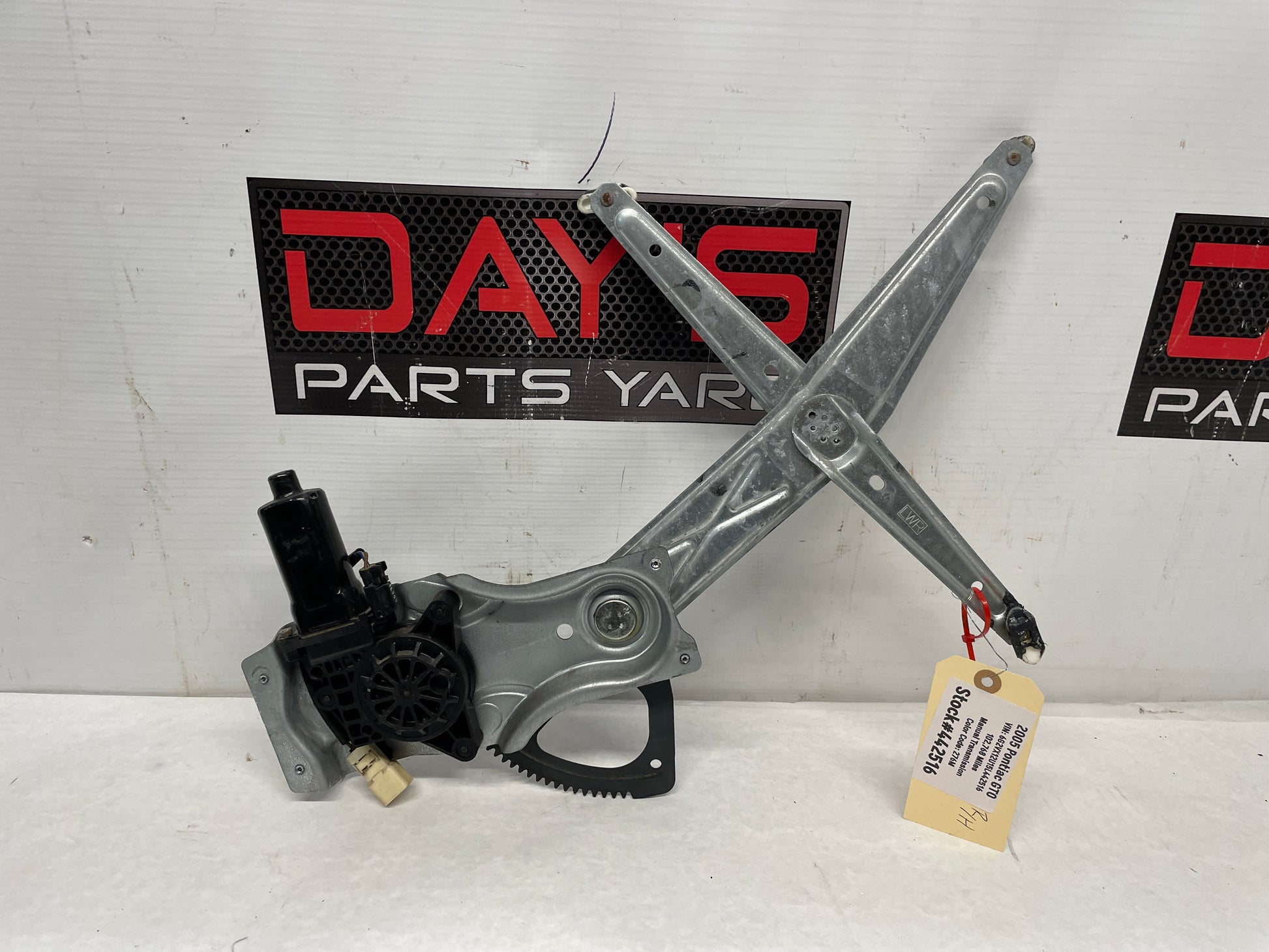 2005 Pontiac GTO RH Passenger Front Window Regulator Motor OEM - Day's Parts Yard