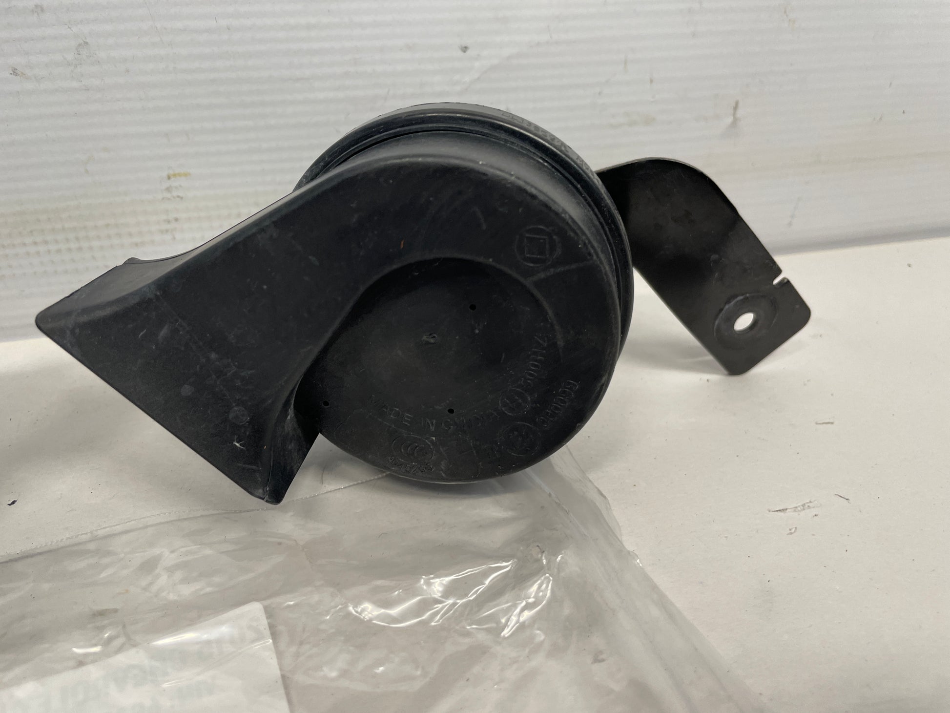 2015 Chevy SS Sedan High & Low Horns w/ Brackets OEM - Day's Parts Yard