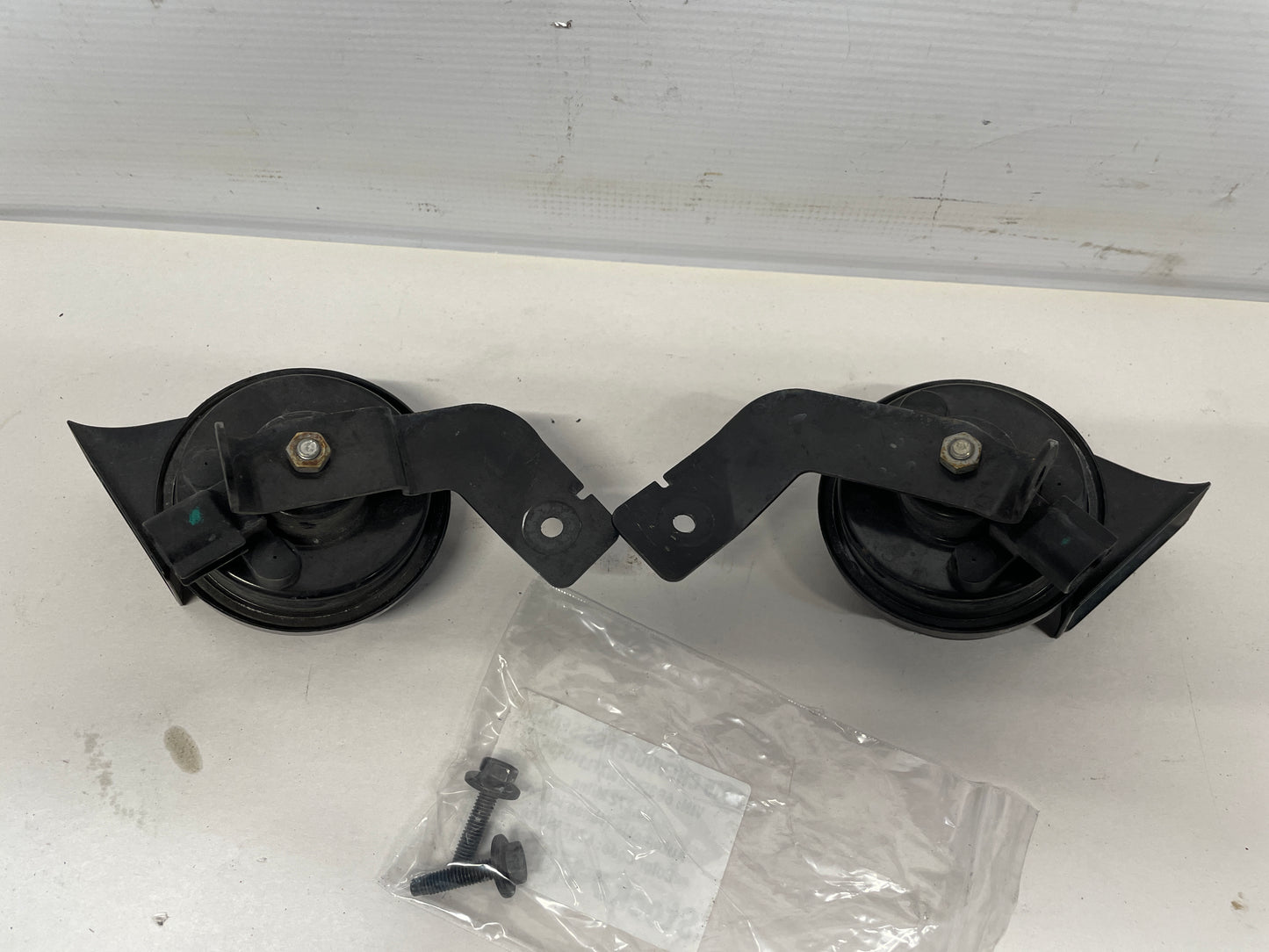 2015 Chevy SS Sedan High & Low Horns w/ Brackets OEM - Day's Parts Yard