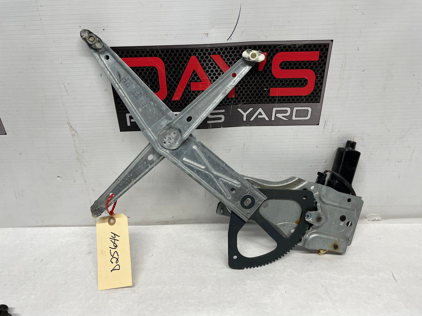 2005 Pontiac GTO RH Passenger Front Window Regulator Motor OEM - Day's Parts Yard