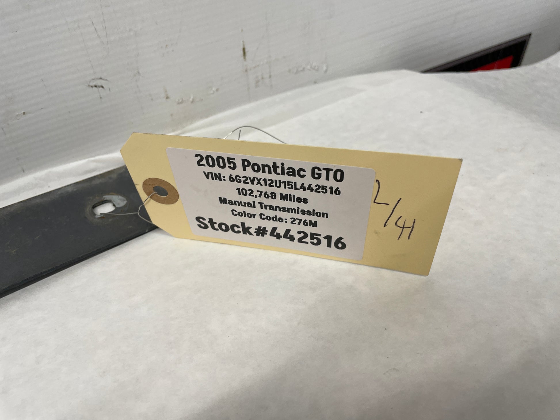 2005 Pontiac GTO LH Driver Fender Side Skirt Rocker Molding Support Bracket OEM - Day's Parts Yard