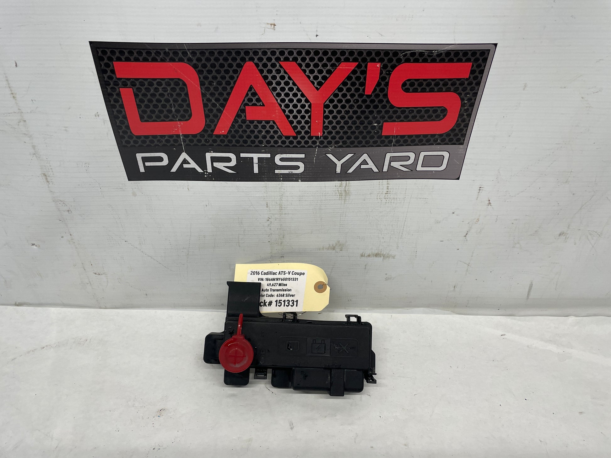 2016 Cadillac ATS-V Coupe Battery Distribution Engine Compartment Fuse Block Lid OEM - Day's Parts Yard
