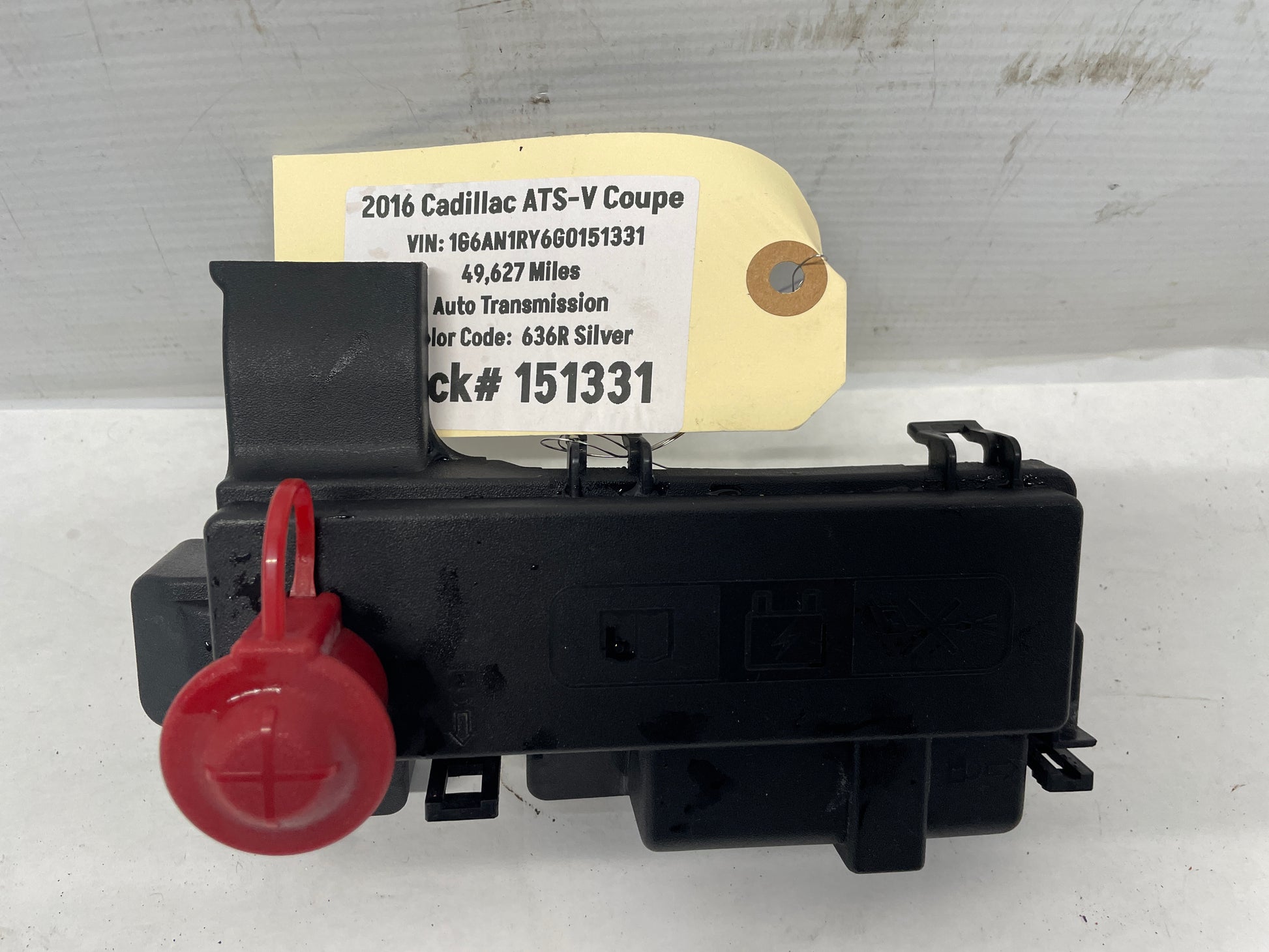 2016 Cadillac ATS-V Coupe Battery Distribution Engine Compartment Fuse Block Lid OEM - Day's Parts Yard