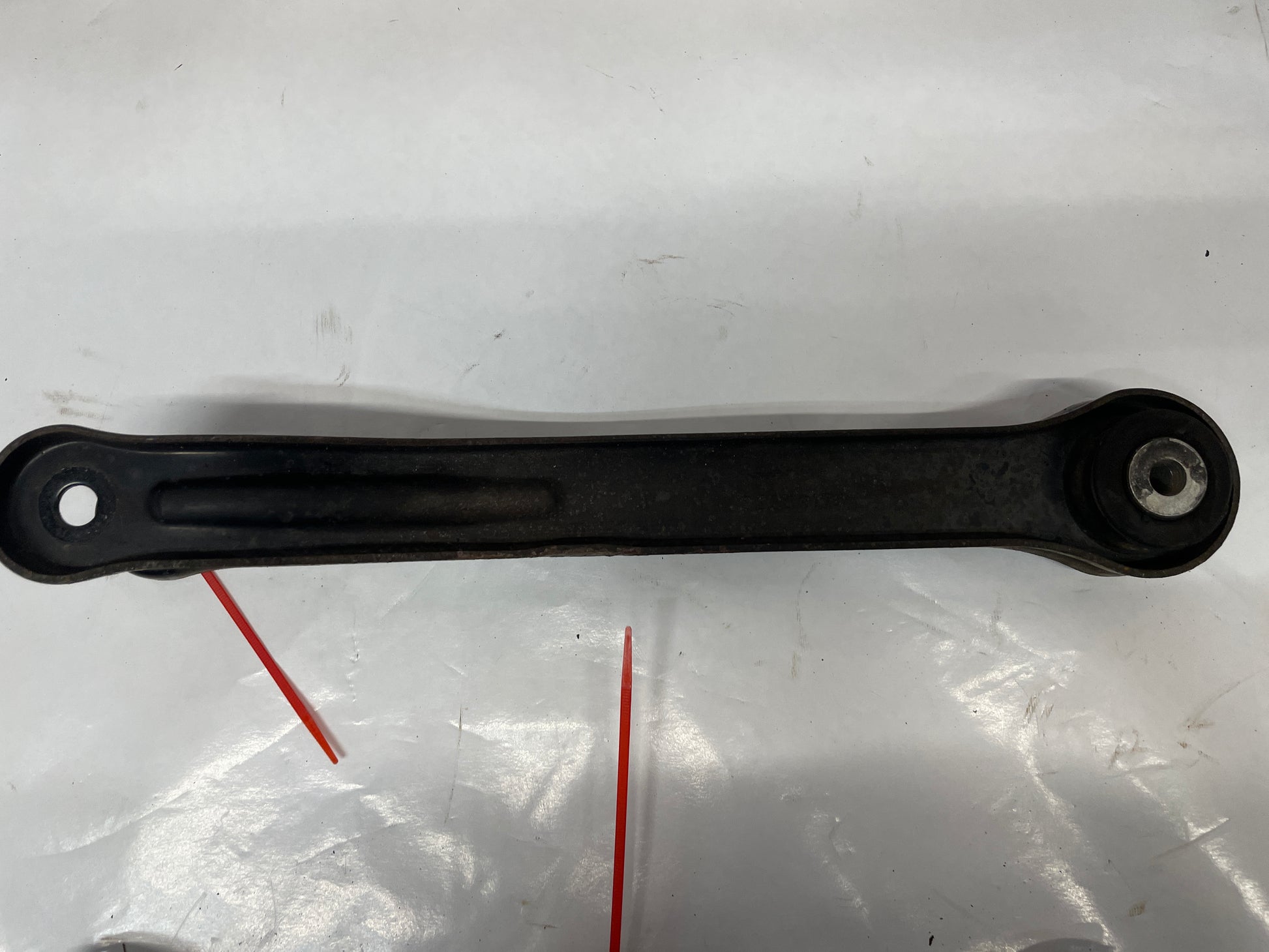 2016 Chevy SS Sedan RH Passenger Rear Suspension Control Trailing Arm Set OEM - Day's Parts Yard