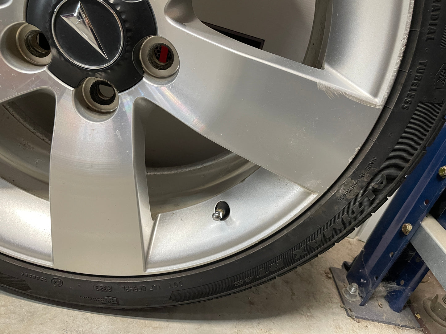 2009 Pontiac G8 GT Factory 19x8 OEM Wheels & Tires