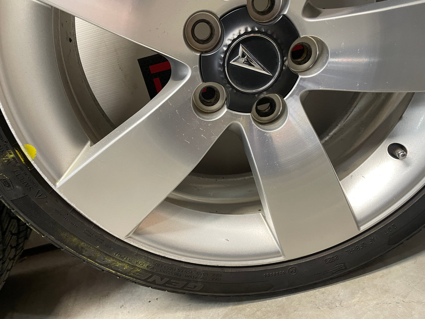 2009 Pontiac G8 GT Factory 19x8 OEM Wheels & Tires