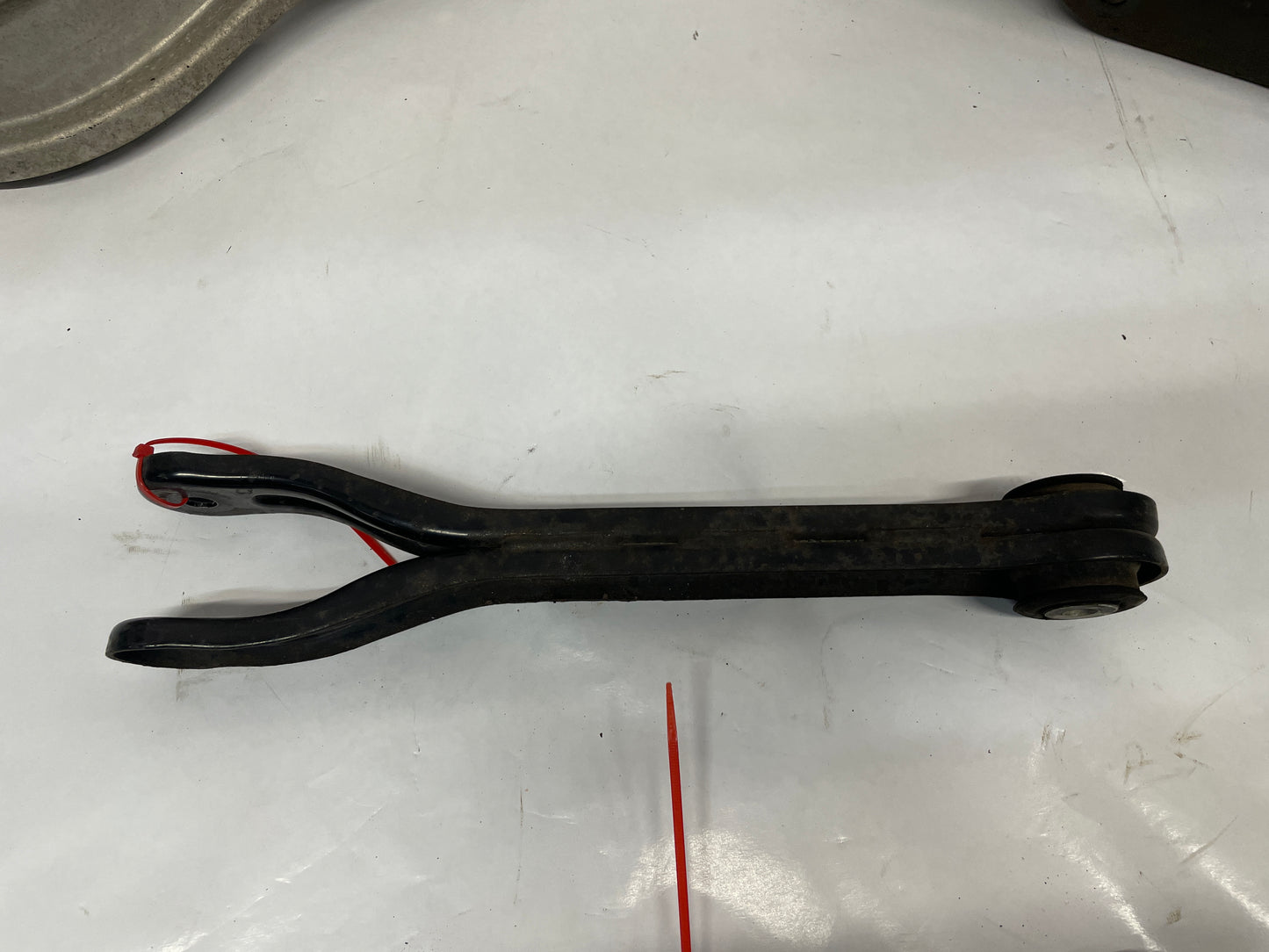 2016 Chevy SS Sedan RH Passenger Rear Suspension Control Trailing Arm Set OEM - Day's Parts Yard
