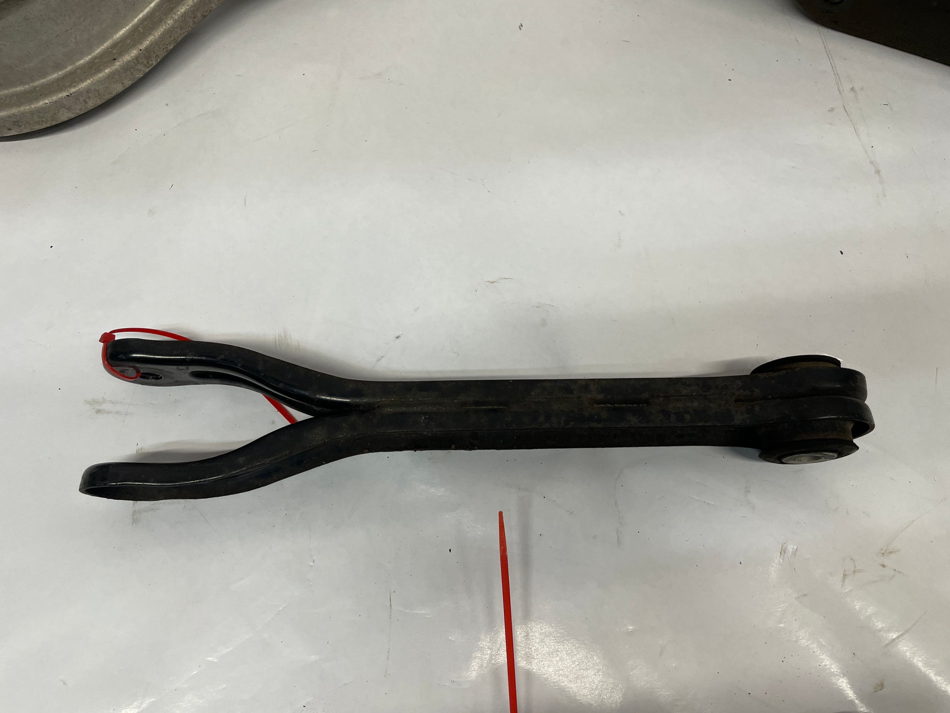 2016 Chevy SS Sedan RH Passenger Rear Suspension Control Trailing Arm Set OEM - Day's Parts Yard