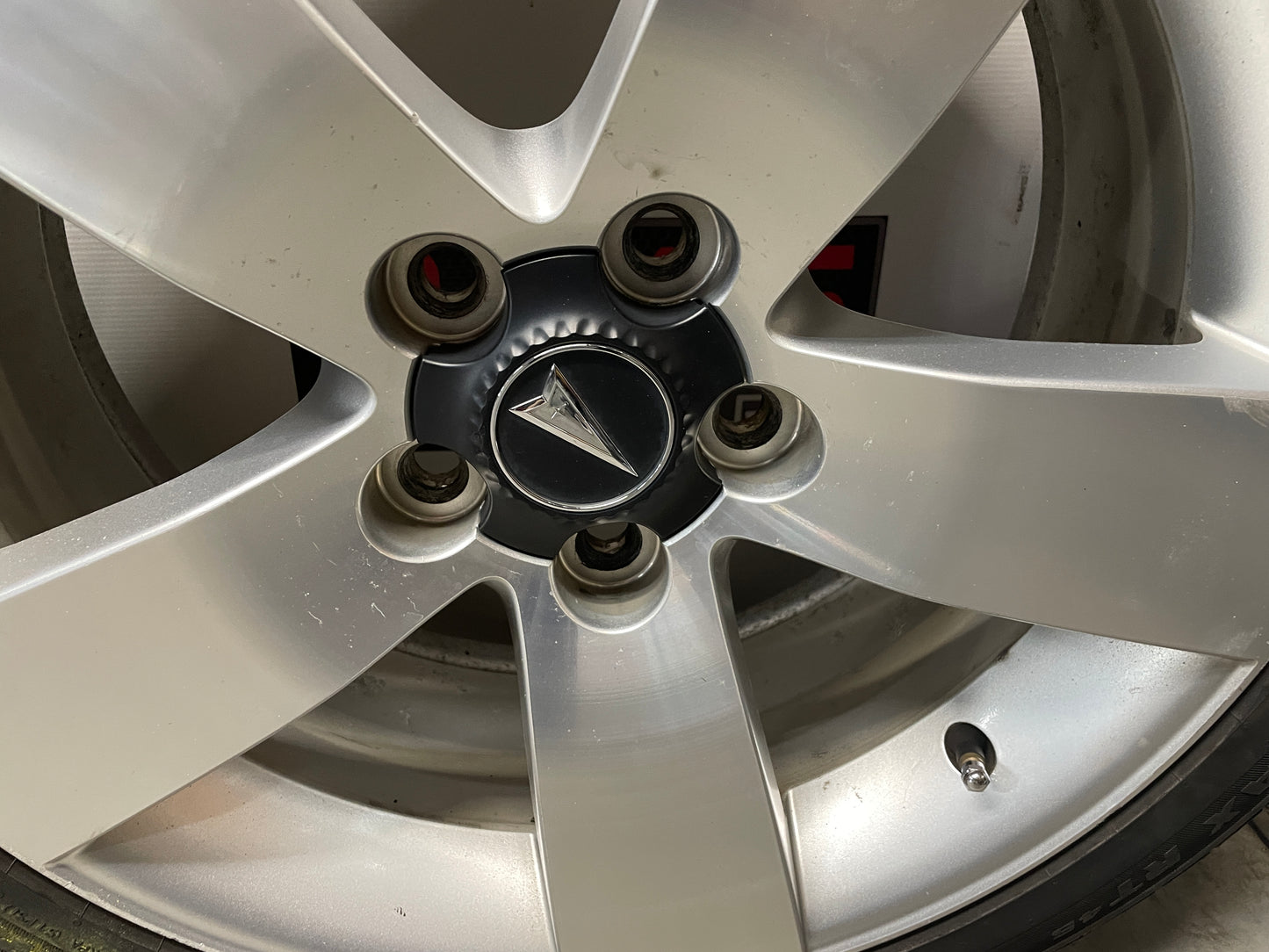 2009 Pontiac G8 GT Factory 19x8 OEM Wheels & Tires