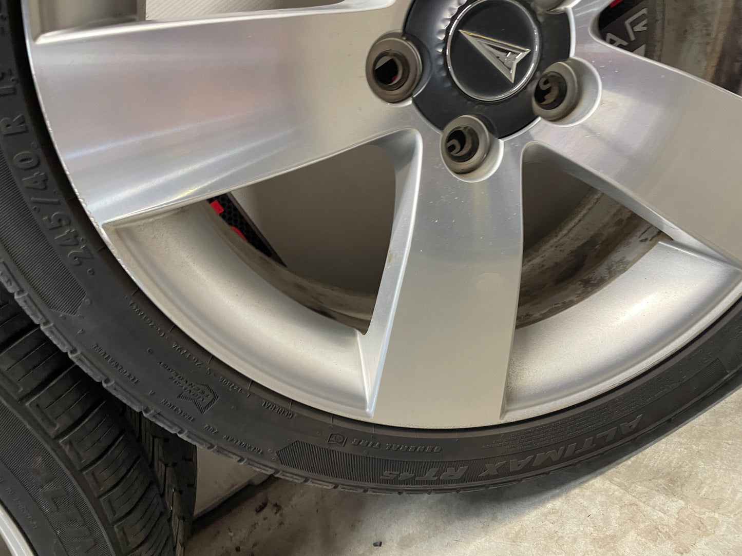 2009 Pontiac G8 GT Factory 19x8 OEM Wheels & Tires