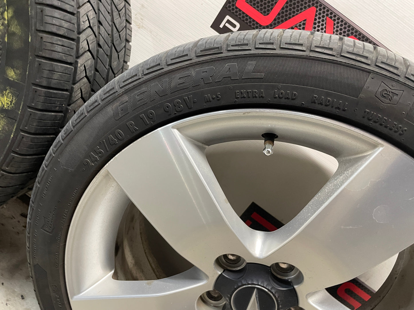 2009 Pontiac G8 GT Factory 19x8 OEM Wheels & Tires