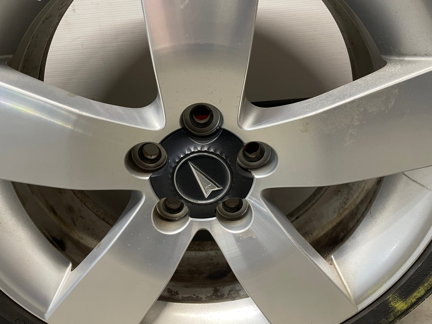 2009 Pontiac G8 GT Factory 19x8 OEM Wheels & Tires