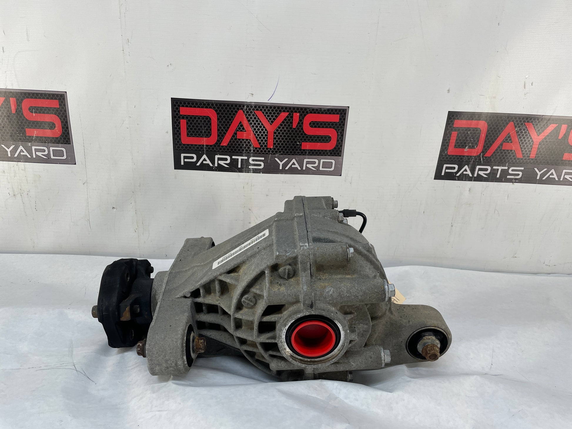 2009 Pontiac G8 Rear End Rearend Axle Differential 2.92 OEM - Day's Parts Yard
