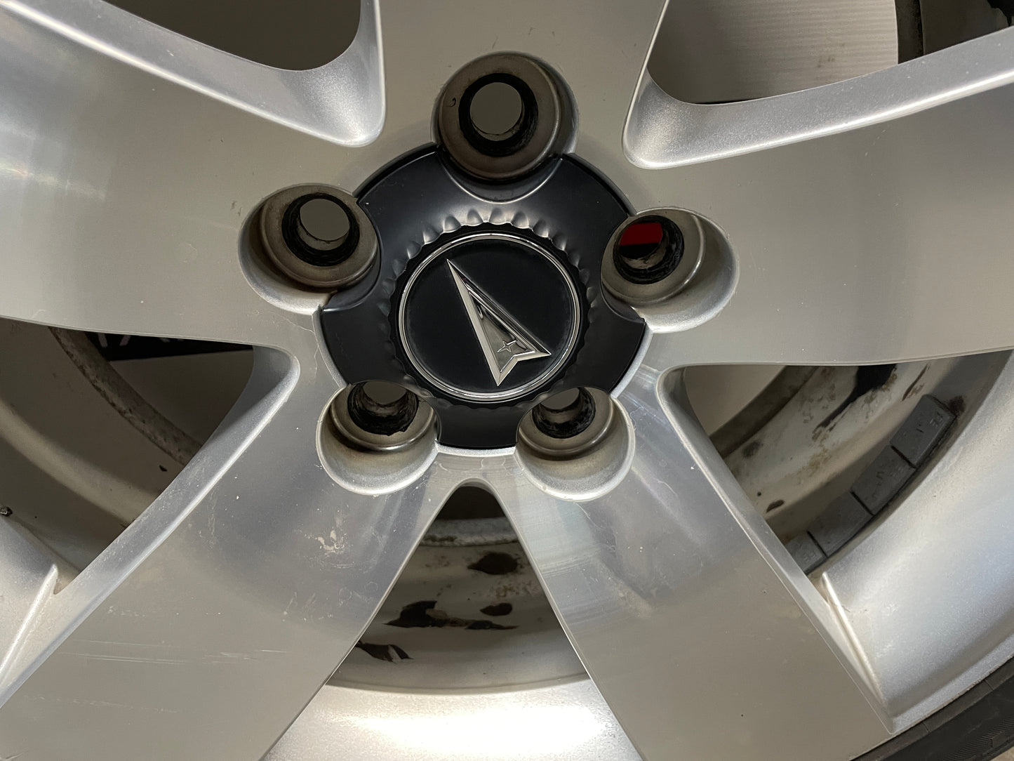 2009 Pontiac G8 GT Factory 19x8 OEM Wheels & Tires