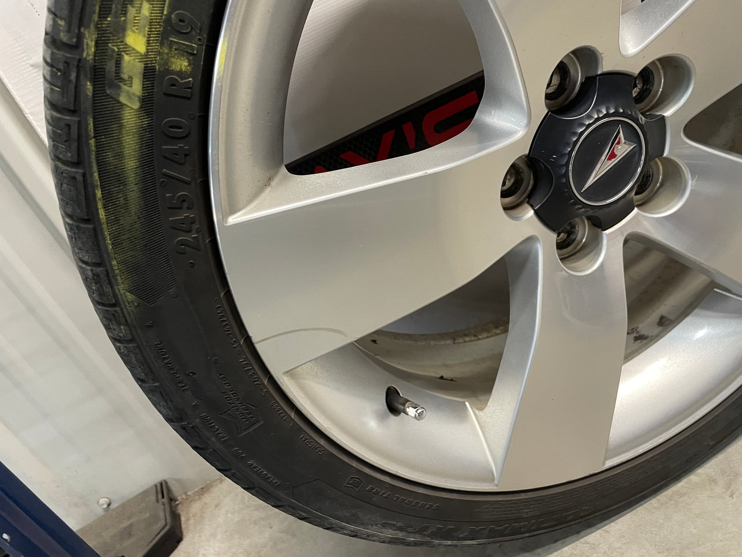 2009 Pontiac G8 GT Factory 19x8 OEM Wheels & Tires