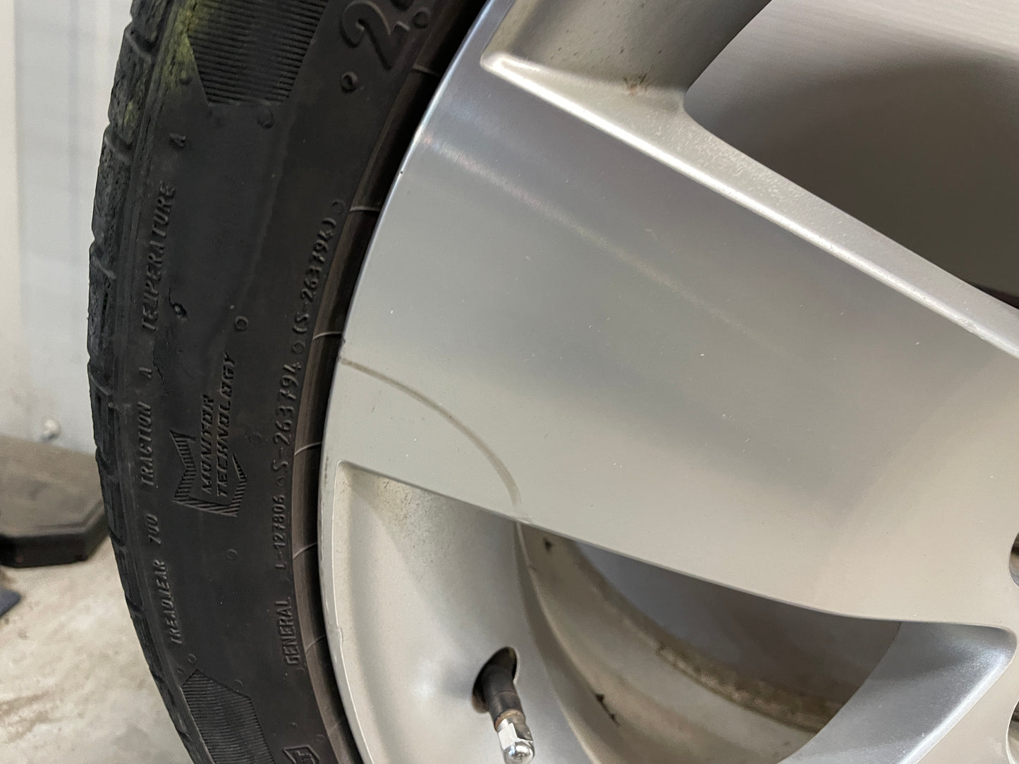 2009 Pontiac G8 GT Factory 19x8 OEM Wheels & Tires