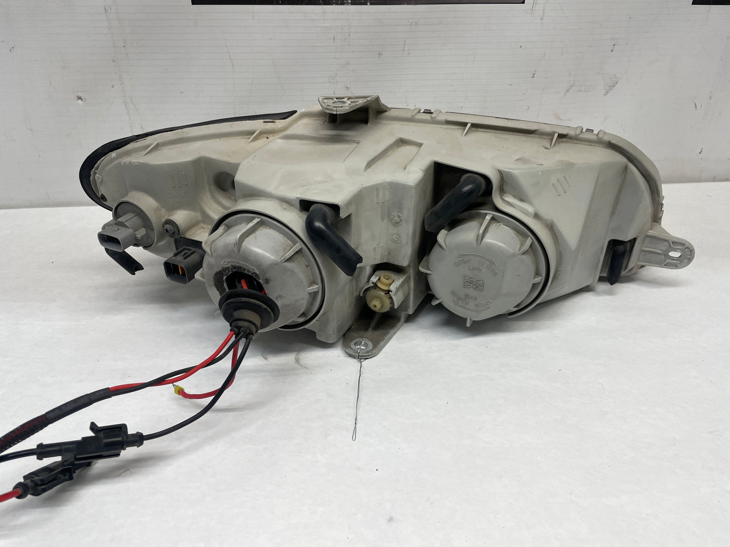 2006 Pontiac GTO LH Driver Headlight Head Light Lamp OEM