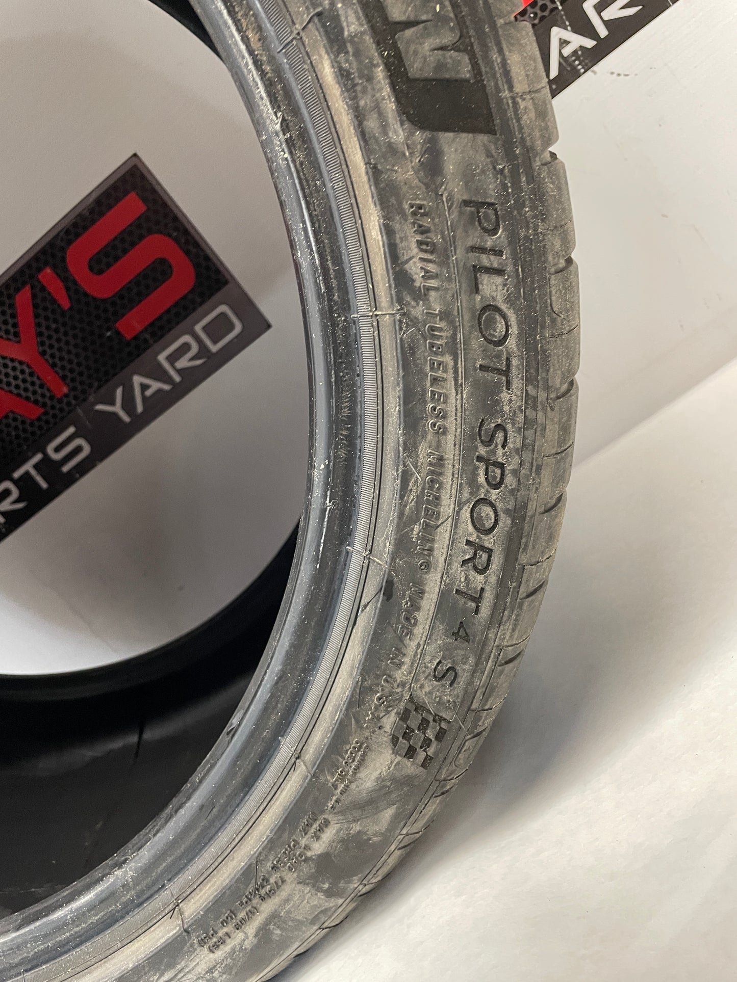 Michelin Pilot Sport 4S 275/35ZR18 Tire