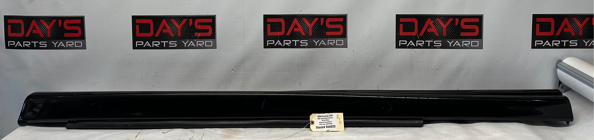 2006 Pontiac GTO RH Passenger Rocker Molding Side Skirt Trim Panel OEM - Day's Parts Yard