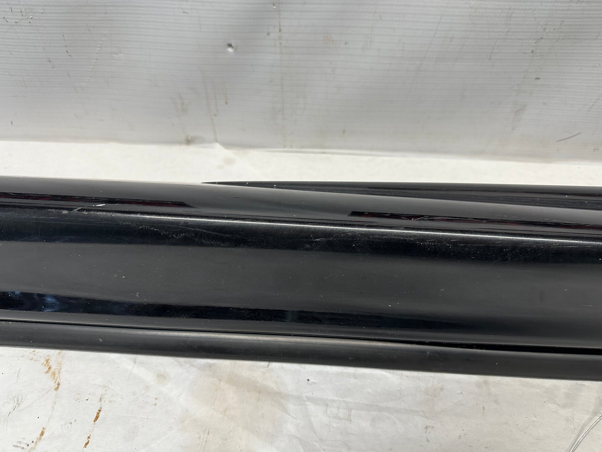 2006 Pontiac GTO RH Passenger Rocker Molding Side Skirt Trim Panel OEM - Day's Parts Yard