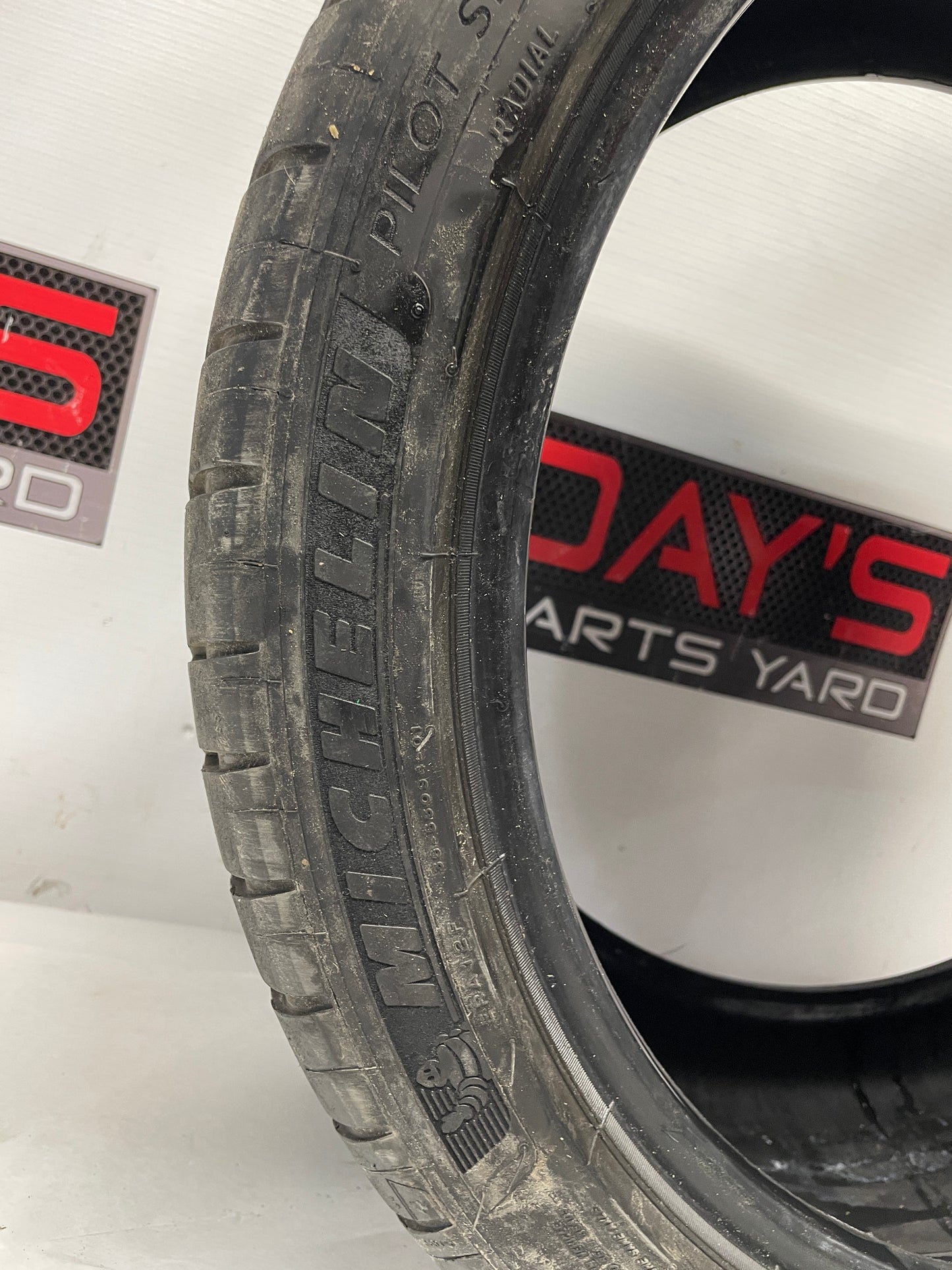 Michelin Pilot Sport 4S 255/35ZR18 Tire