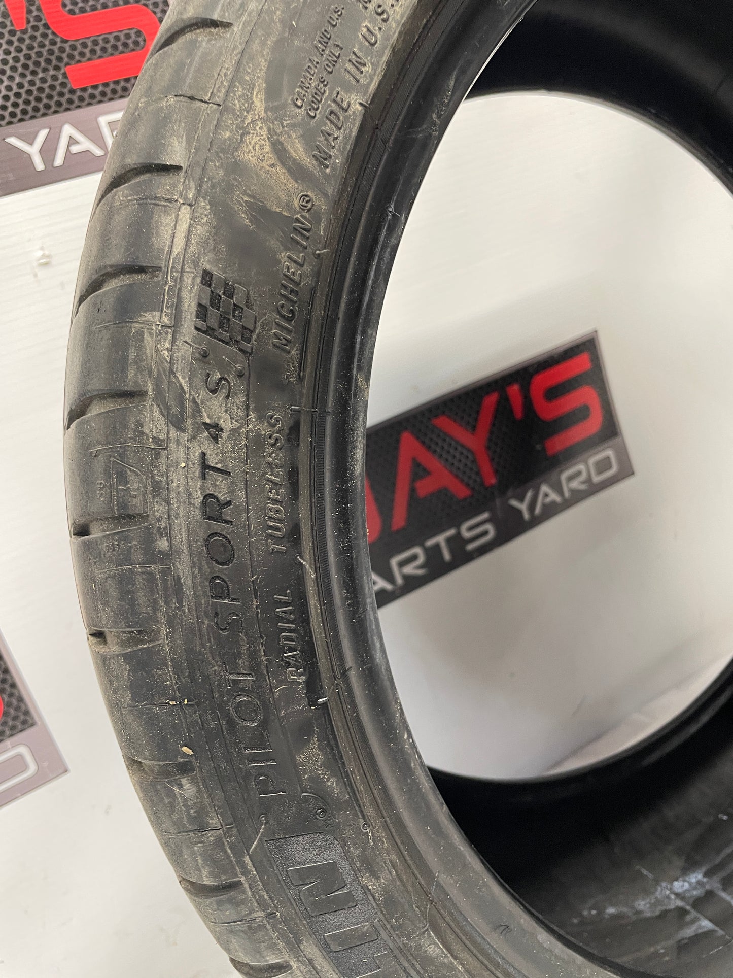 Michelin Pilot Sport 4S 255/35ZR18 Tire