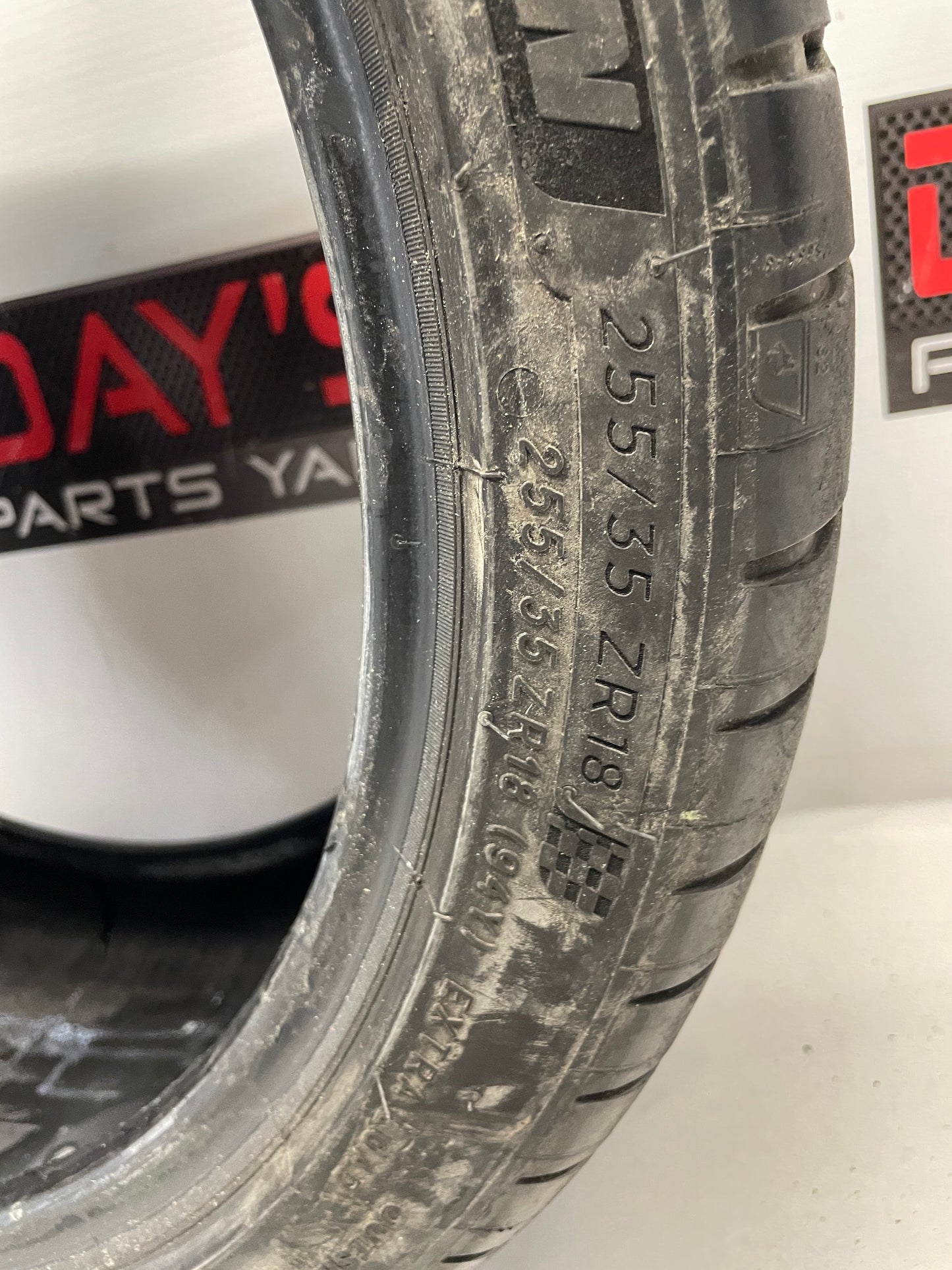Michelin Pilot Sport 4S 255/35ZR18 Tire