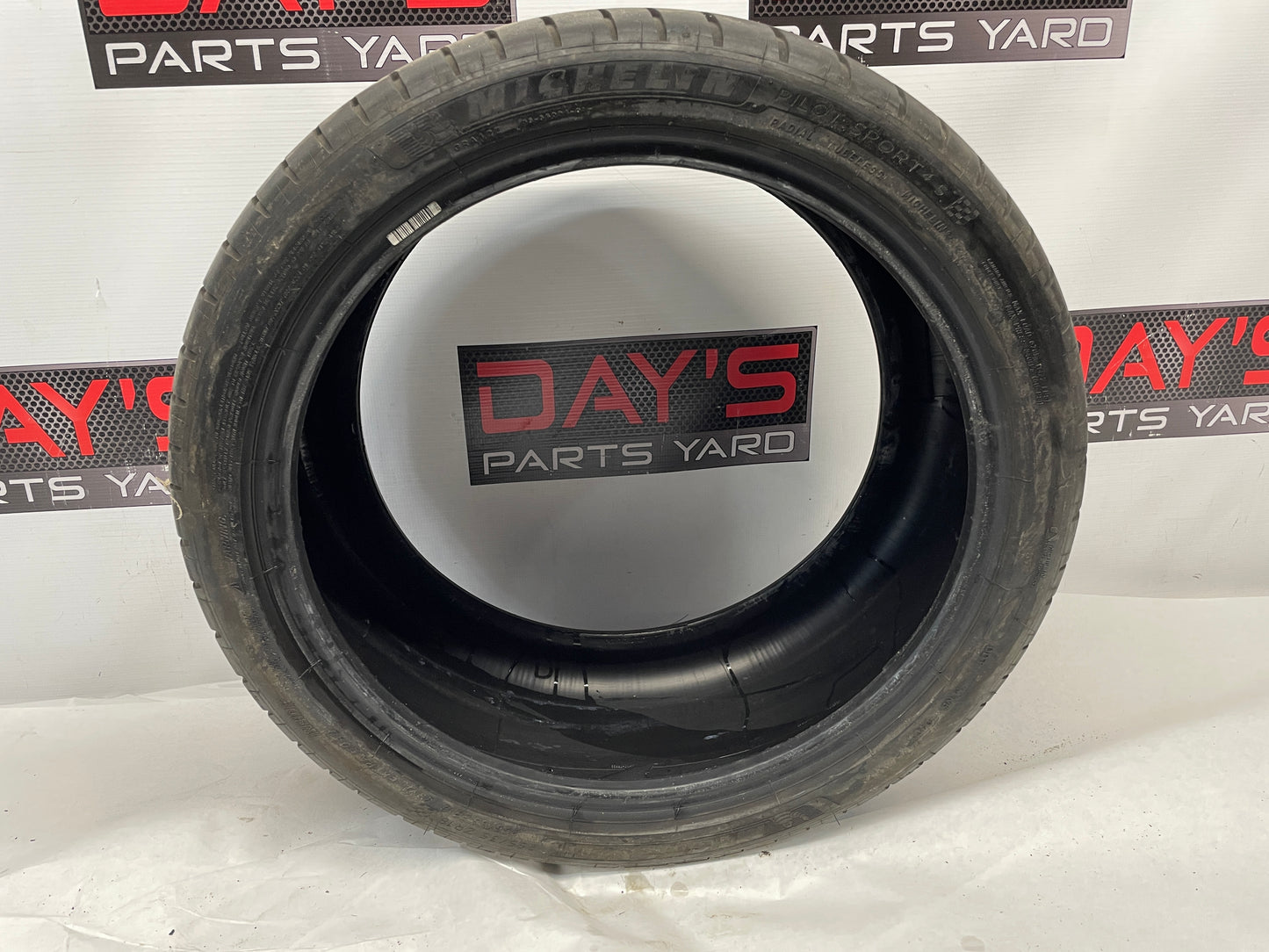 Michelin Pilot Sport 4S 255/35ZR18 Tire