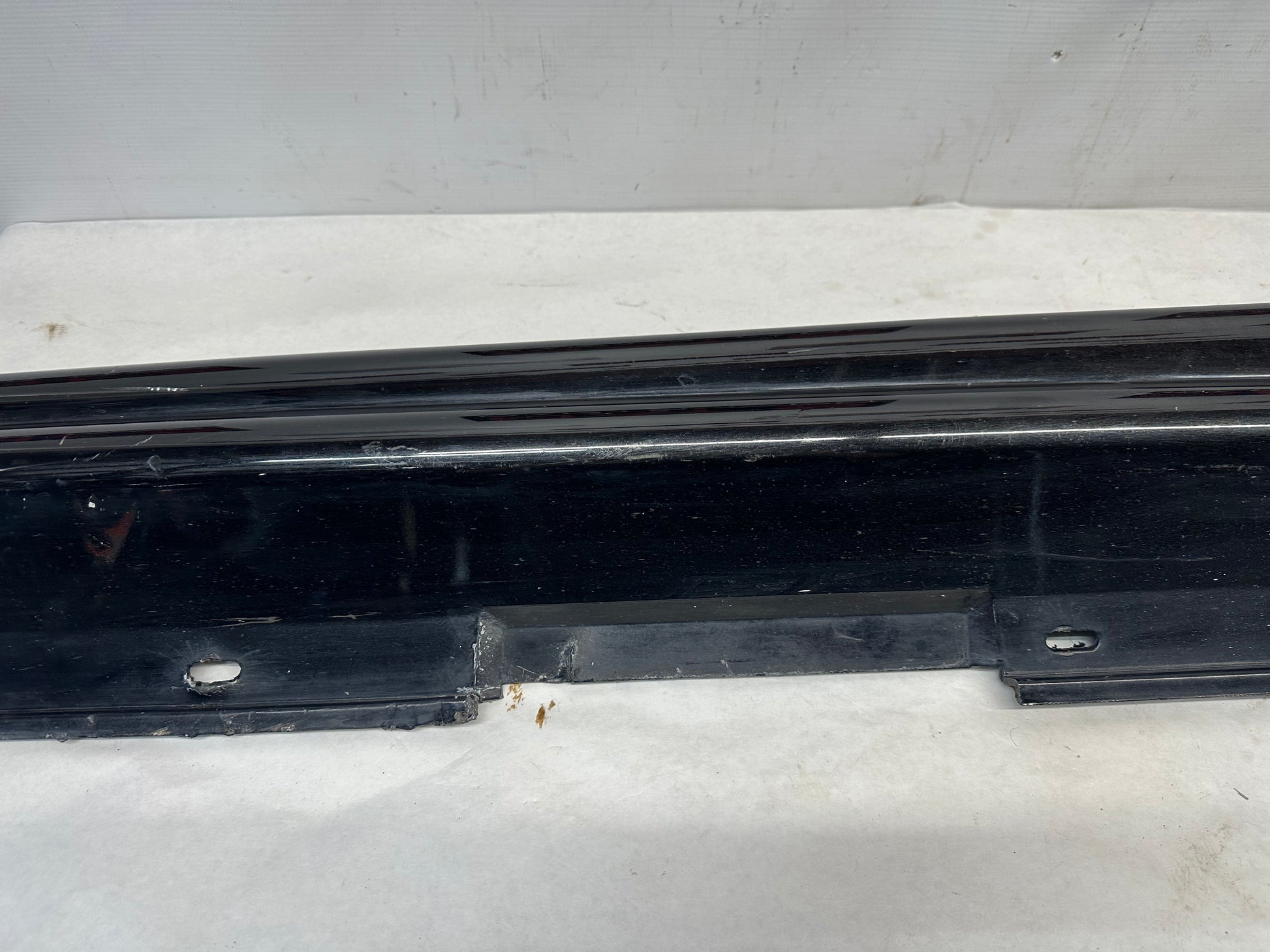 2006 Pontiac GTO RH Passenger Rocker Molding Side Skirt Trim Panel OEM - Day's Parts Yard