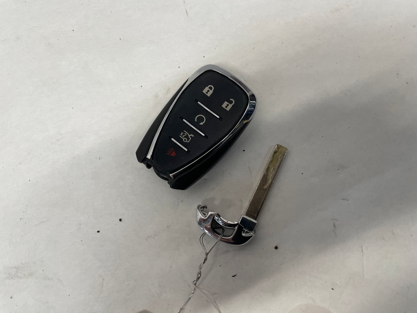 2018 Chevy Camaro SS Remote Key Fob Transmitter OEM - Day's Parts Yard