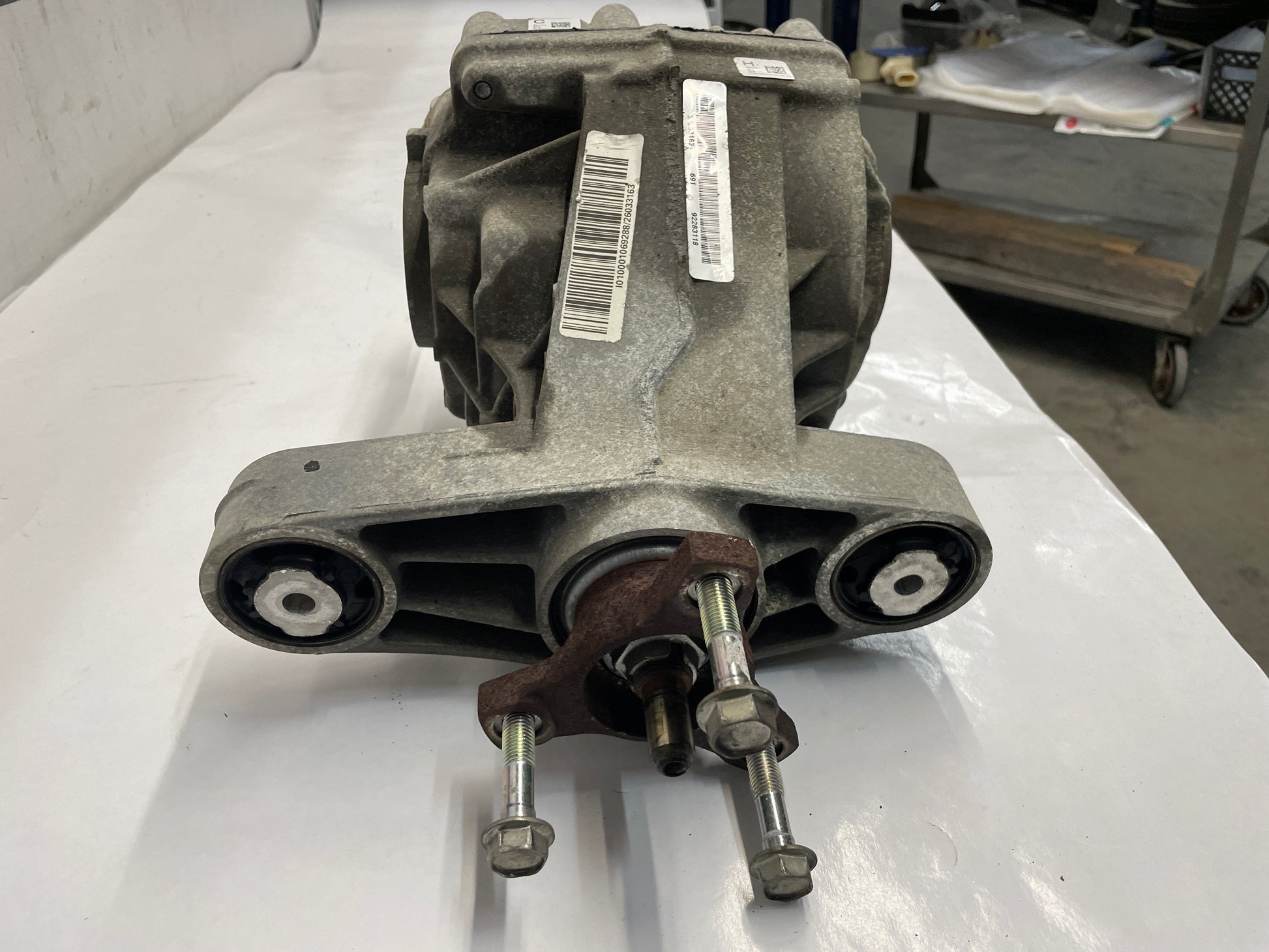 2016 Chevy SS Sedan Rear End Axle Carrier Rearend Diff Differential 3.27 LSD OEM - Day's Parts Yard