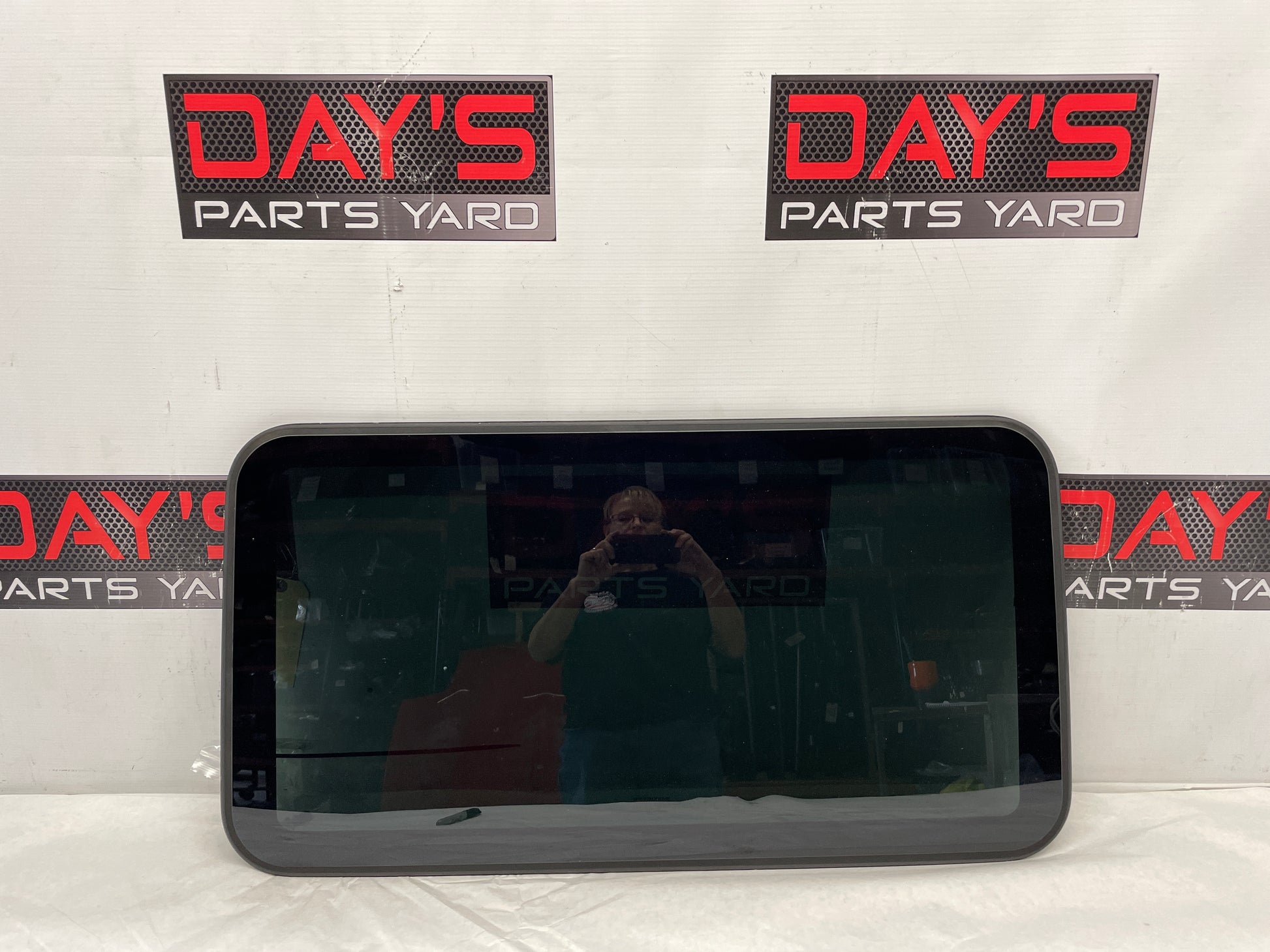 2014 Chevy SS Sedan Sun Moon Roof Glass OEM - Day's Parts Yard