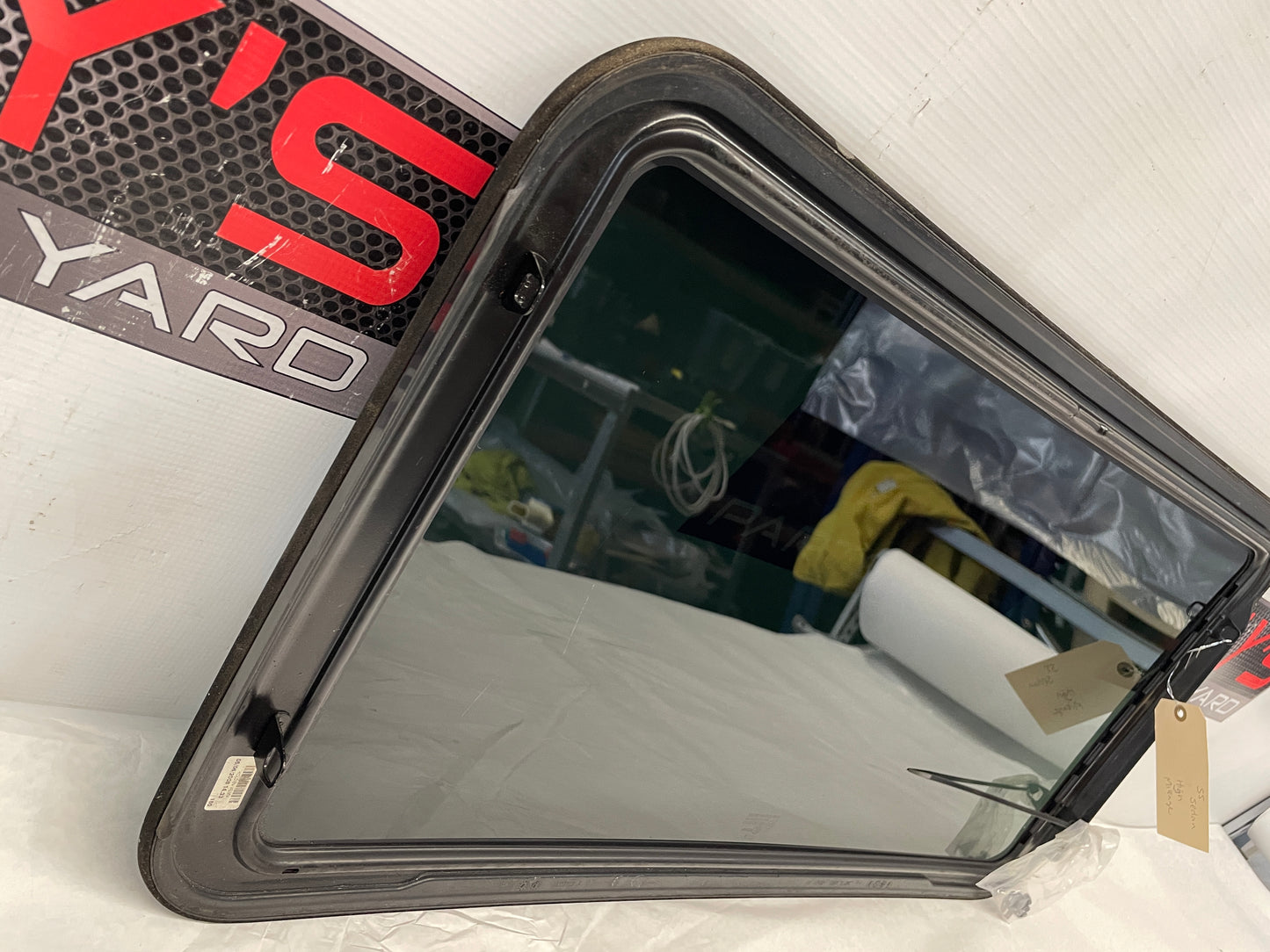 2014 Chevy SS Sedan Sun Moon Roof Glass OEM - Day's Parts Yard