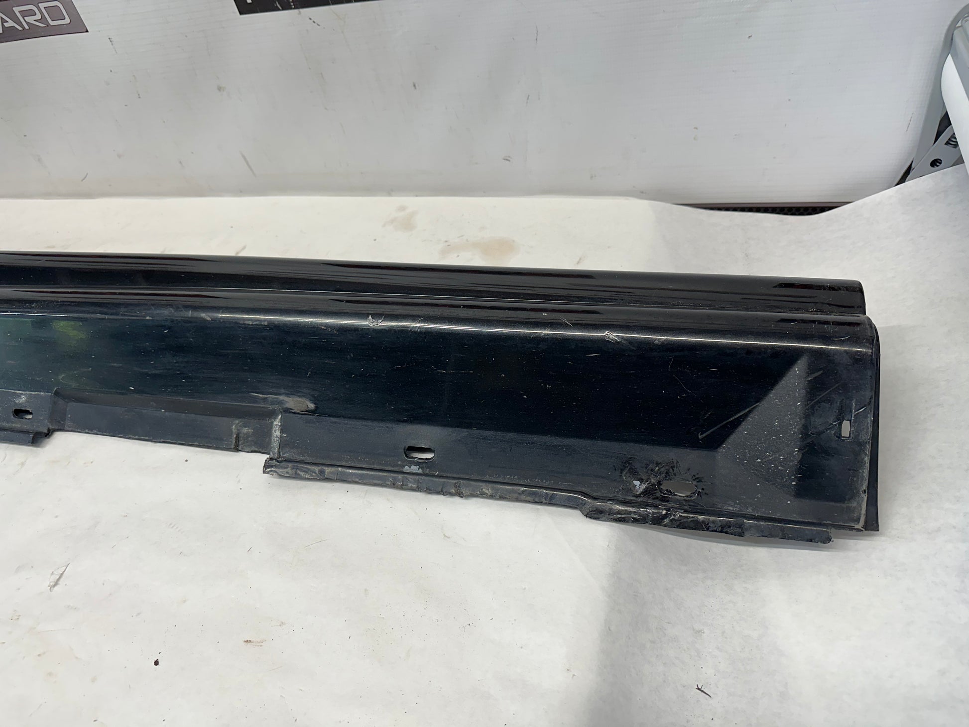 2006 Pontiac GTO LH Driver Rocker Molding Side Skirt Black OEM - Day's Parts Yard