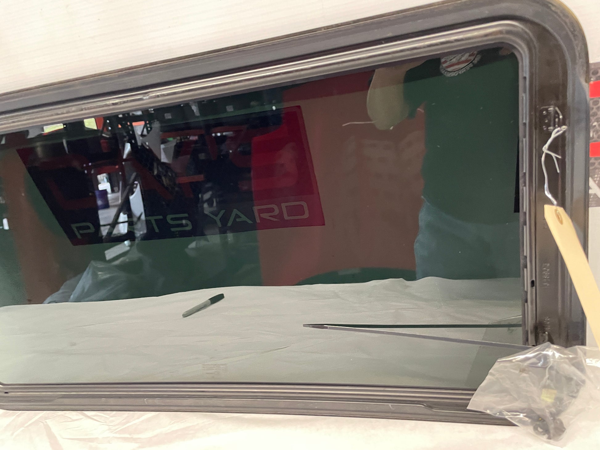 2014 Chevy SS Sedan Sun Moon Roof Glass OEM - Day's Parts Yard