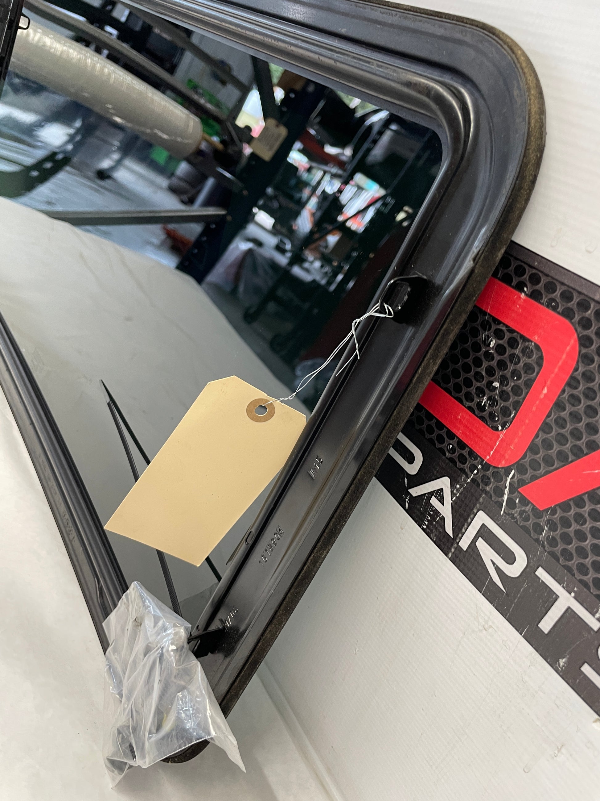 2014 Chevy SS Sedan Sun Moon Roof Glass OEM - Day's Parts Yard