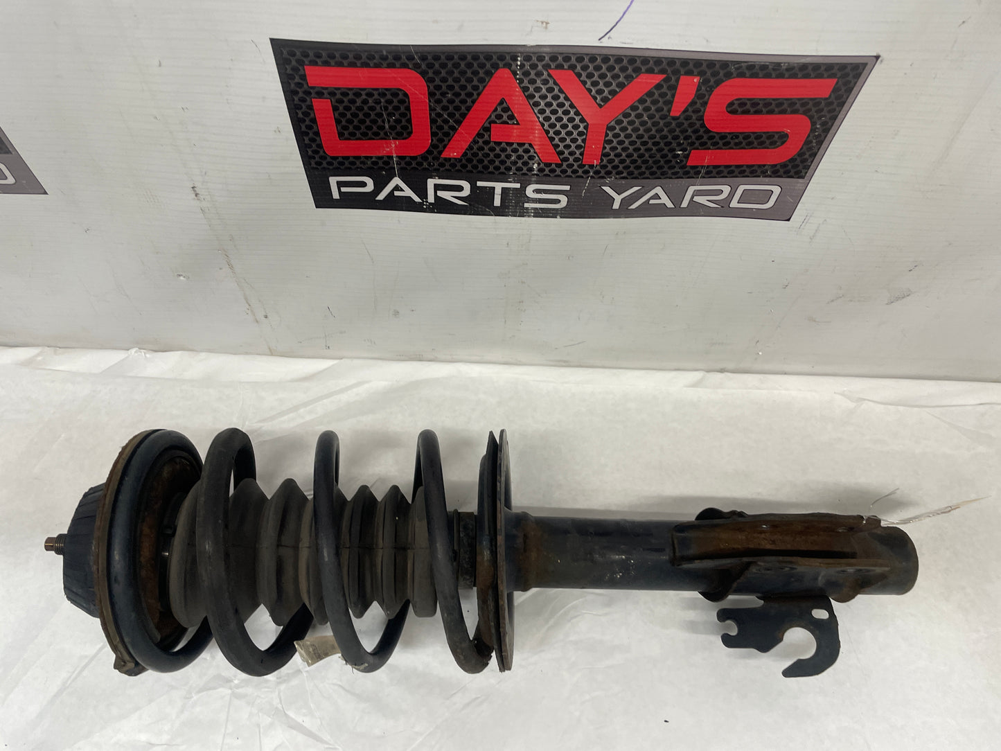 2009 Pontiac G8 GT RH Passenger Front Suspension Strut Assembly OEM