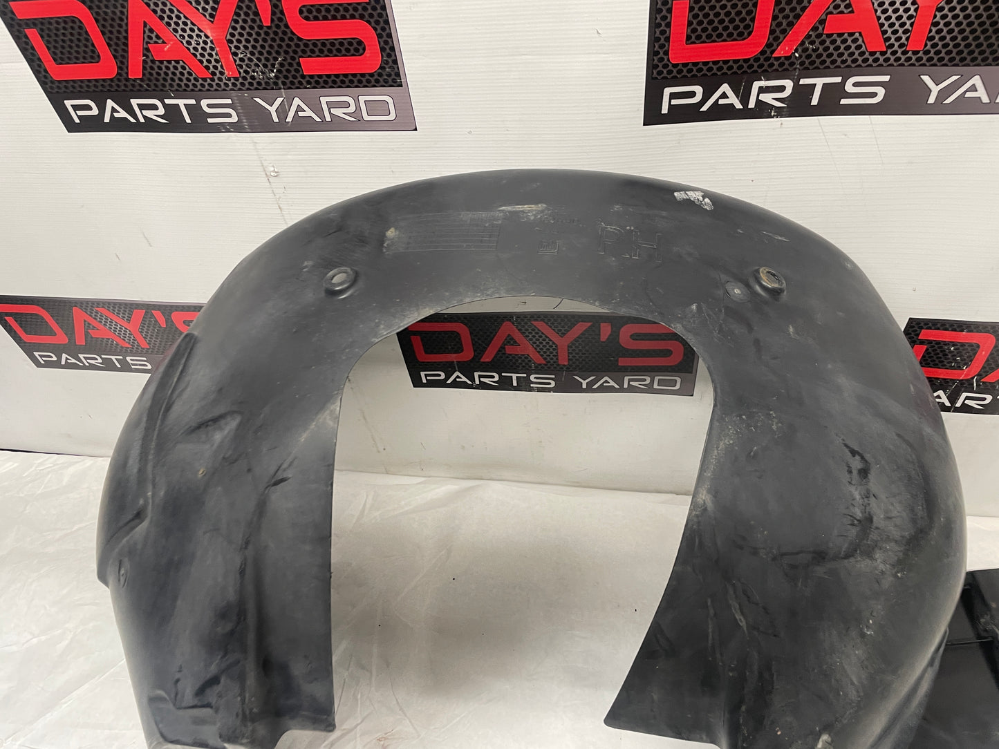 2009 Pontiac G8 GT RH Passenger Front Fender Wheel Well Liner House OEM