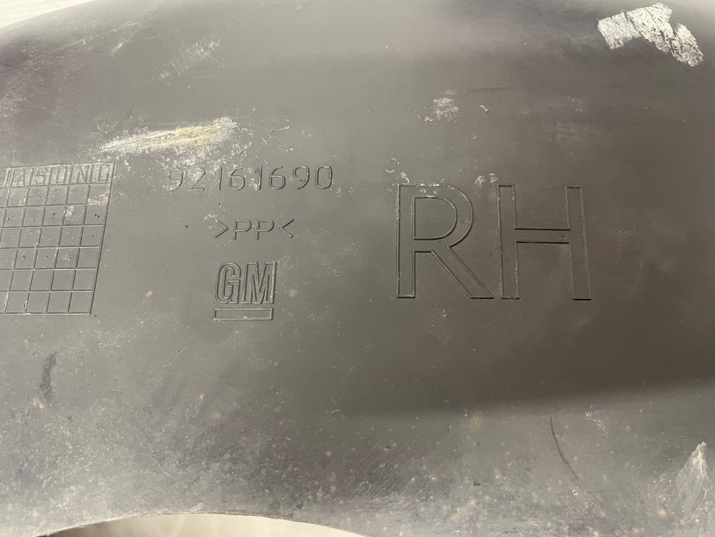 2009 Pontiac G8 GT RH Passenger Front Fender Wheel Well Liner House OEM