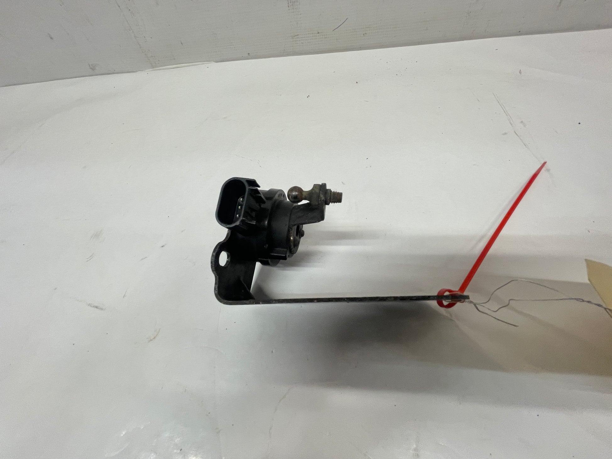 2016 Chevy SS Sedan RH Passenger Rear Ride Height Head Lamp Suspension Sensor OEM - Day's Parts Yard